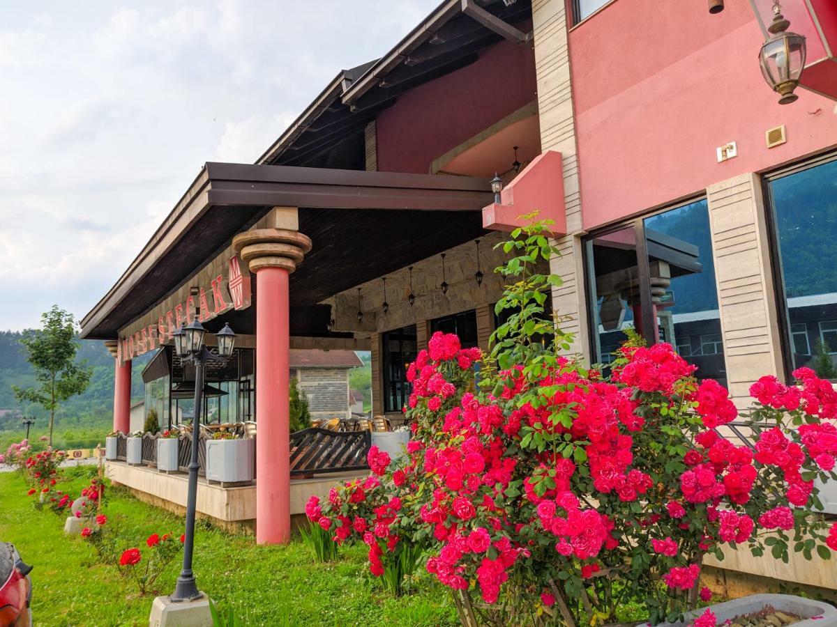 Motel Stecak Jajce Zewnętrze zdjęcie